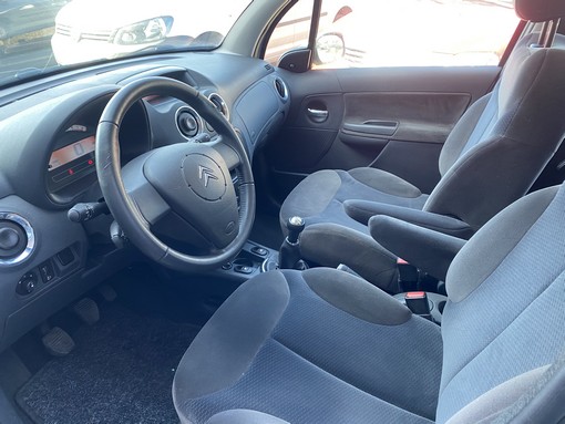Citroën C3 1.4 Ess 75 Ch exclusive 2008 - vue 4