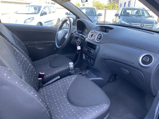 Citroën C2 1.1 Essence 2006 - vue 6