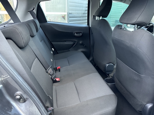 Toyota Yaris 1.5 Vvti 100 Ch 2014 - vue 8