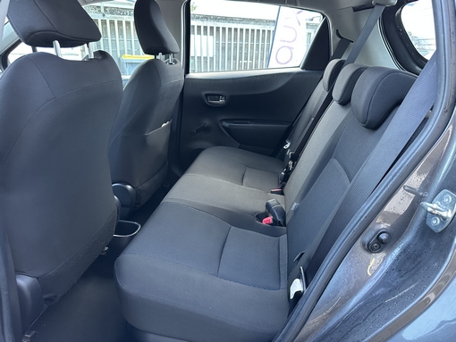 Toyota Yaris 1.5 Vvti 100 Ch 2014 - vue 9