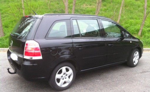 Opel Opel Zafira 1.9 Cdti 105 Ch 2008 - vue 2