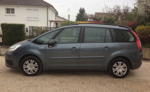 Citroën Grand C4 Picasso 1.6 hdi 110 pack ambiance 2010 - vue 3