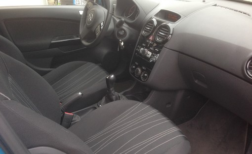 Opel Corsa 111 1.3 cdti 95 2010 - vue 5