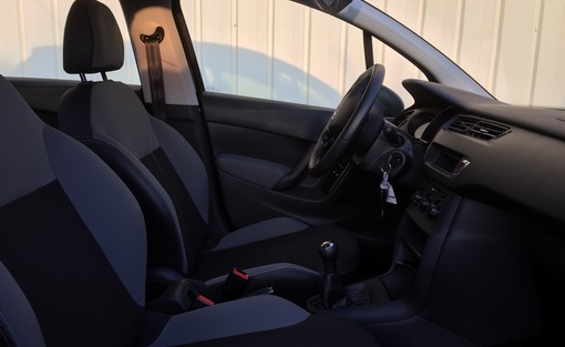 Citroën C3 1.1 Attraction 2012 - vue 4