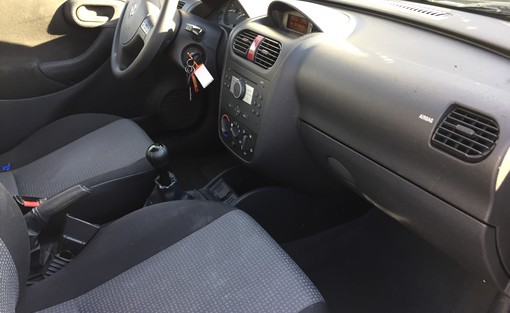 Opel Corsa 2005 - vue 4