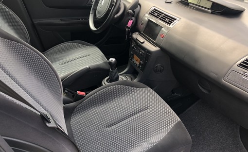Citroën C4 1.6 HDI 92 Ch 2005 - vue 4