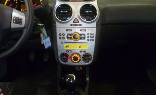 Opel Corsa 1.2 16V 2012 - vue 2