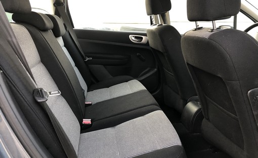 Peugeot 307 Break 1.6 HDI 90 Ch 2006 - vue 5
