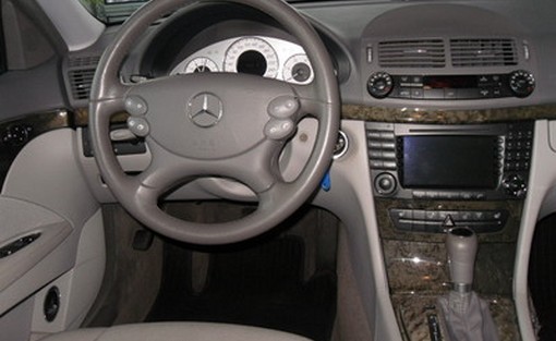 Mercedes-Benz Classe E 220 CDI Avantgarde 2006 - vue 4