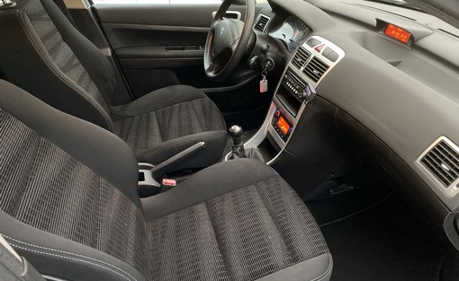 Peugeot 307 Break 1.6 HDI 90 Ch 2007 - vue 5