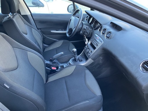 Peugeot 308 1.6 HDI 90 Ch 2009 - vue 4
