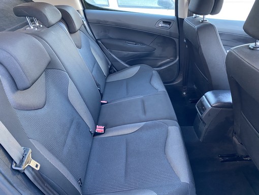 Peugeot 308 1.6 HDI 90 Ch 2009 - vue 5
