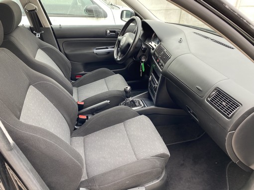 Volkswagen Golf Iv TDI 100ch rabit 2003 - vue 4
