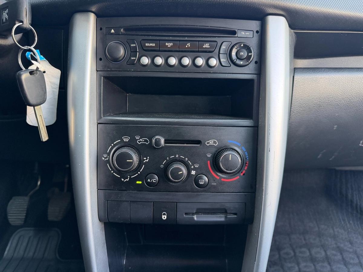 Peugeot 207 1.4 75 ACTIVE 2012 - vue 15