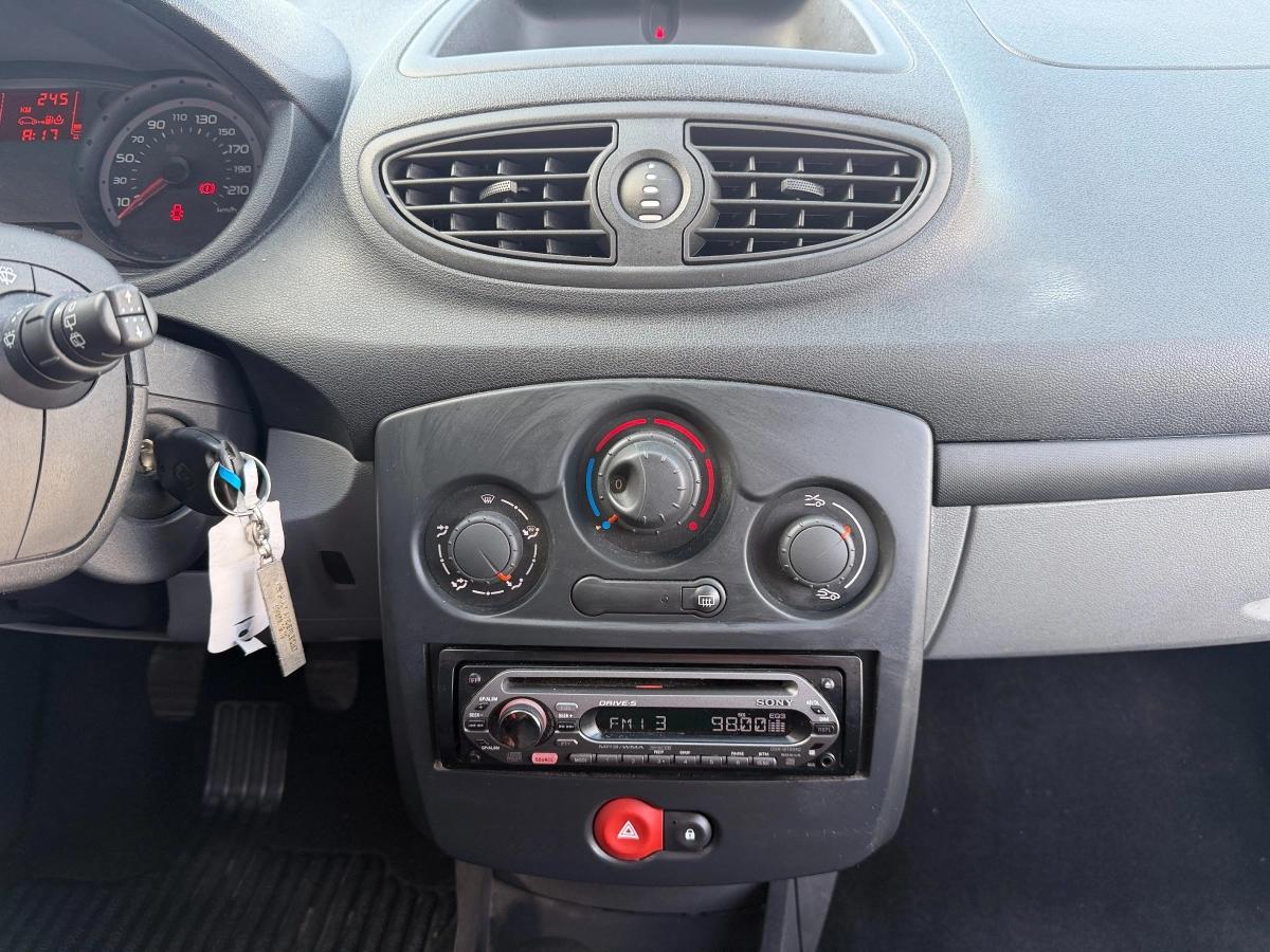 Renault Clio 1.5 DCI 70 PACK AUTHENTIQUE 2007 - vue 15