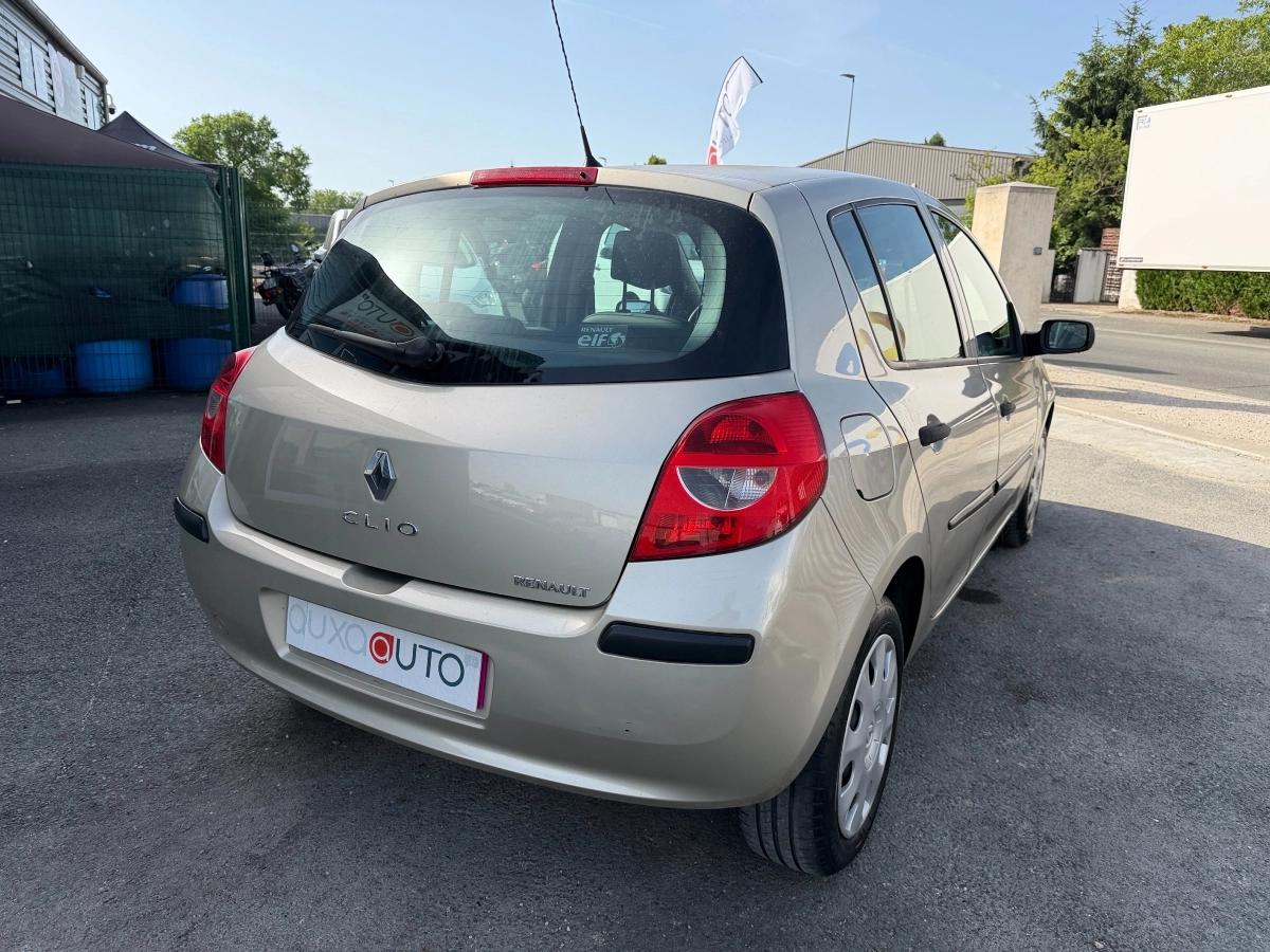 Renault Clio 1.5 DCI 70 PACK AUTHENTIQUE 2007 - vue 2