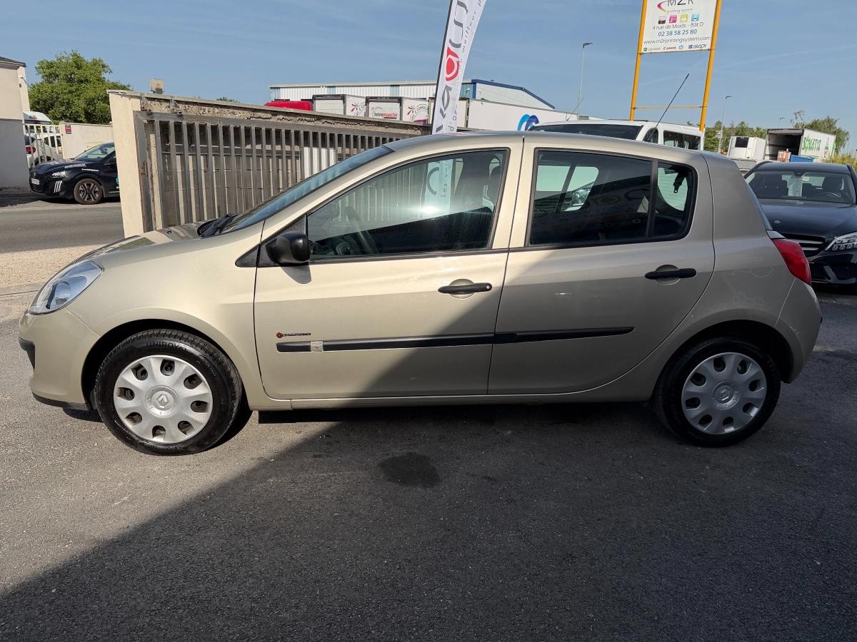 Renault Clio 1.5 DCI 70 PACK AUTHENTIQUE 2007 - vue 4