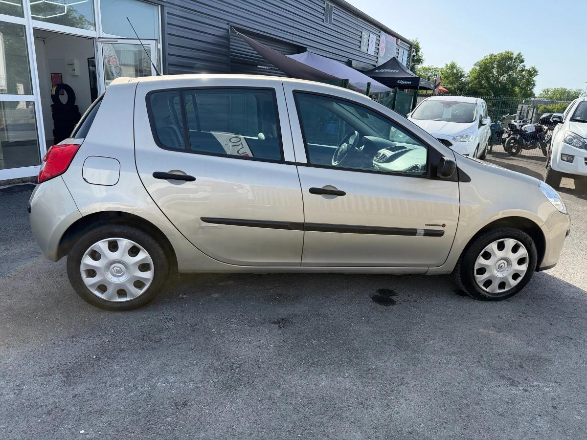 Renault Clio 1.5 DCI 70 PACK AUTHENTIQUE 2007 - vue 5