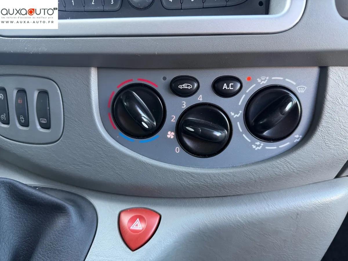 Renault Trafic 2014 - vue 21