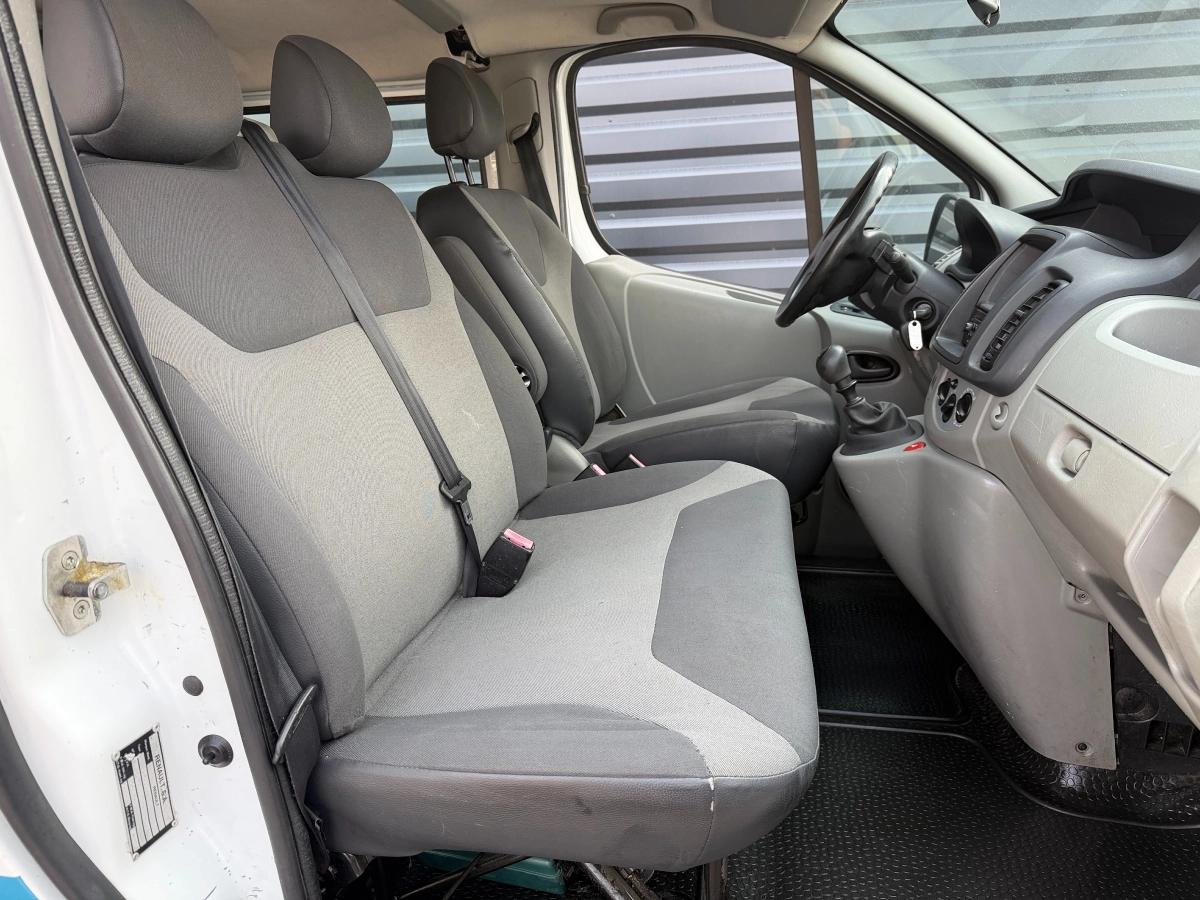 Renault Trafic Vu FOURGON 2.0 DCI 90 L1H1 2010 - vue 11