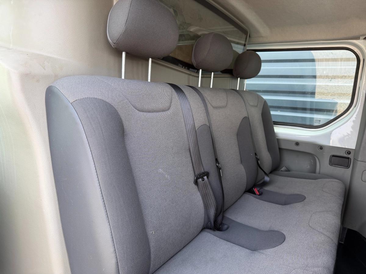 Renault Trafic Vu FOURGON 2.0 DCI 90 L1H1 2010 - vue 13