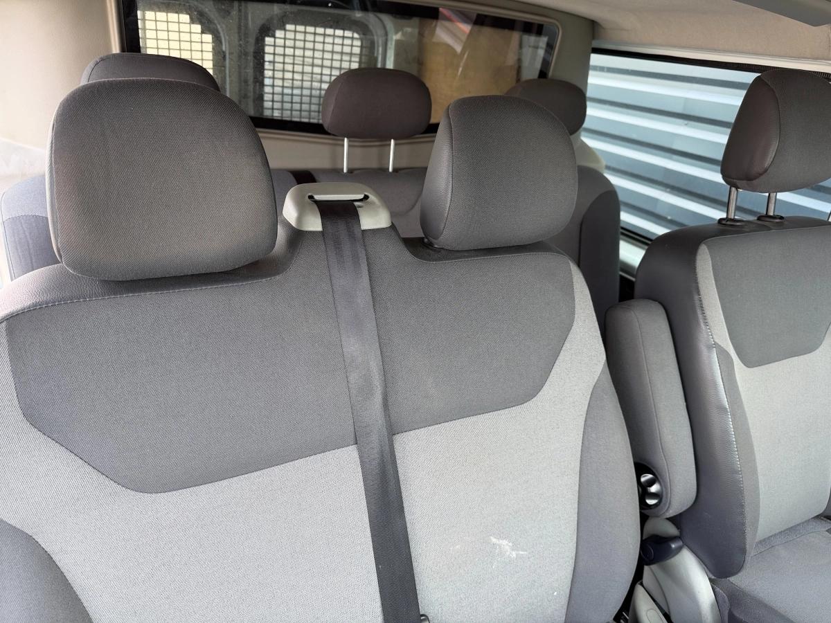Renault Trafic Vu FOURGON 2.0 DCI 90 L1H1 2010 - vue 14
