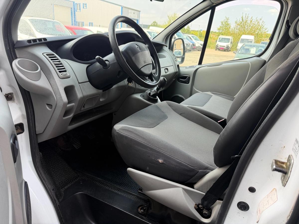 Renault Trafic Vu FOURGON 2.0 DCI 90 L1H1 2010 - vue 15