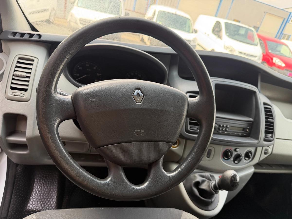 Renault Trafic Vu FOURGON 2.0 DCI 90 L1H1 2010 - vue 16
