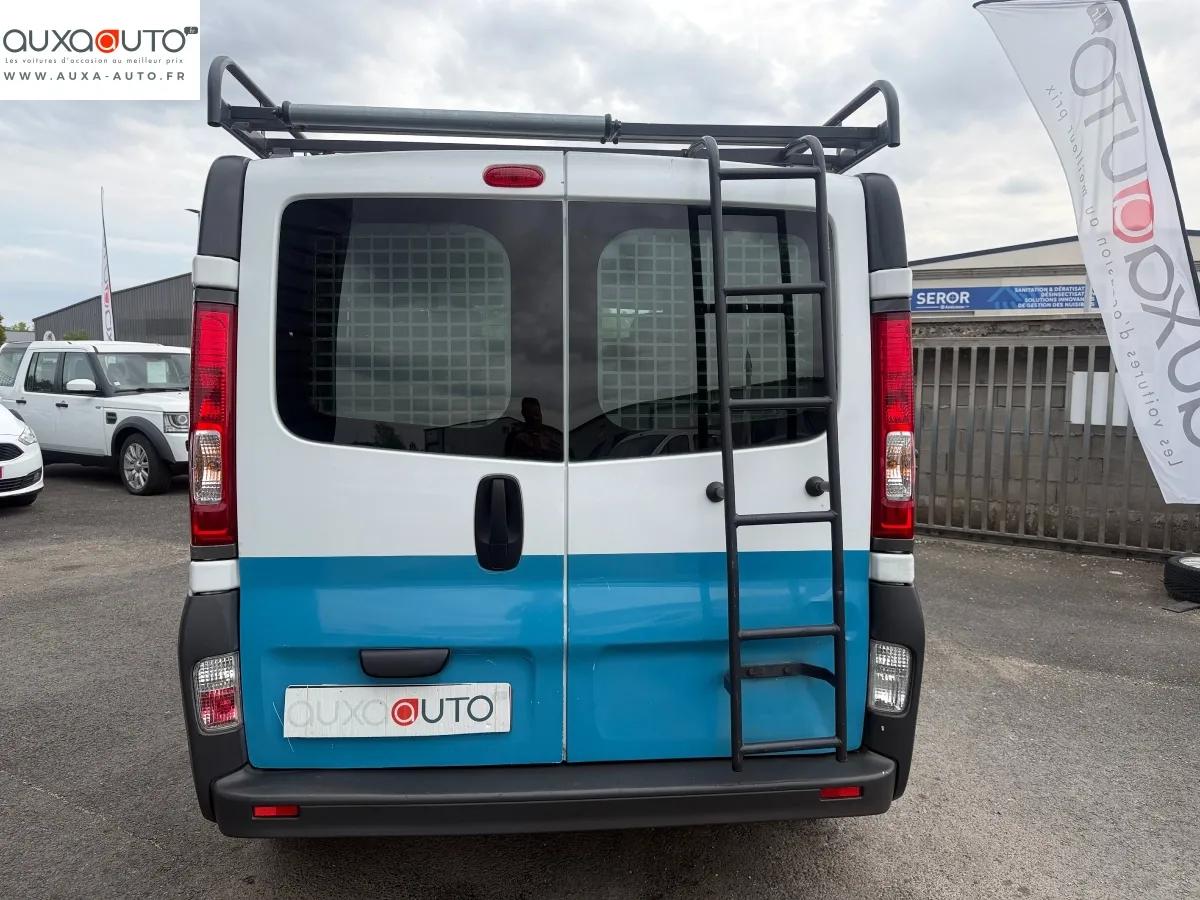 Renault Trafic Vu FOURGON 2.0 DCI 90 L1H1 2010 - vue 3