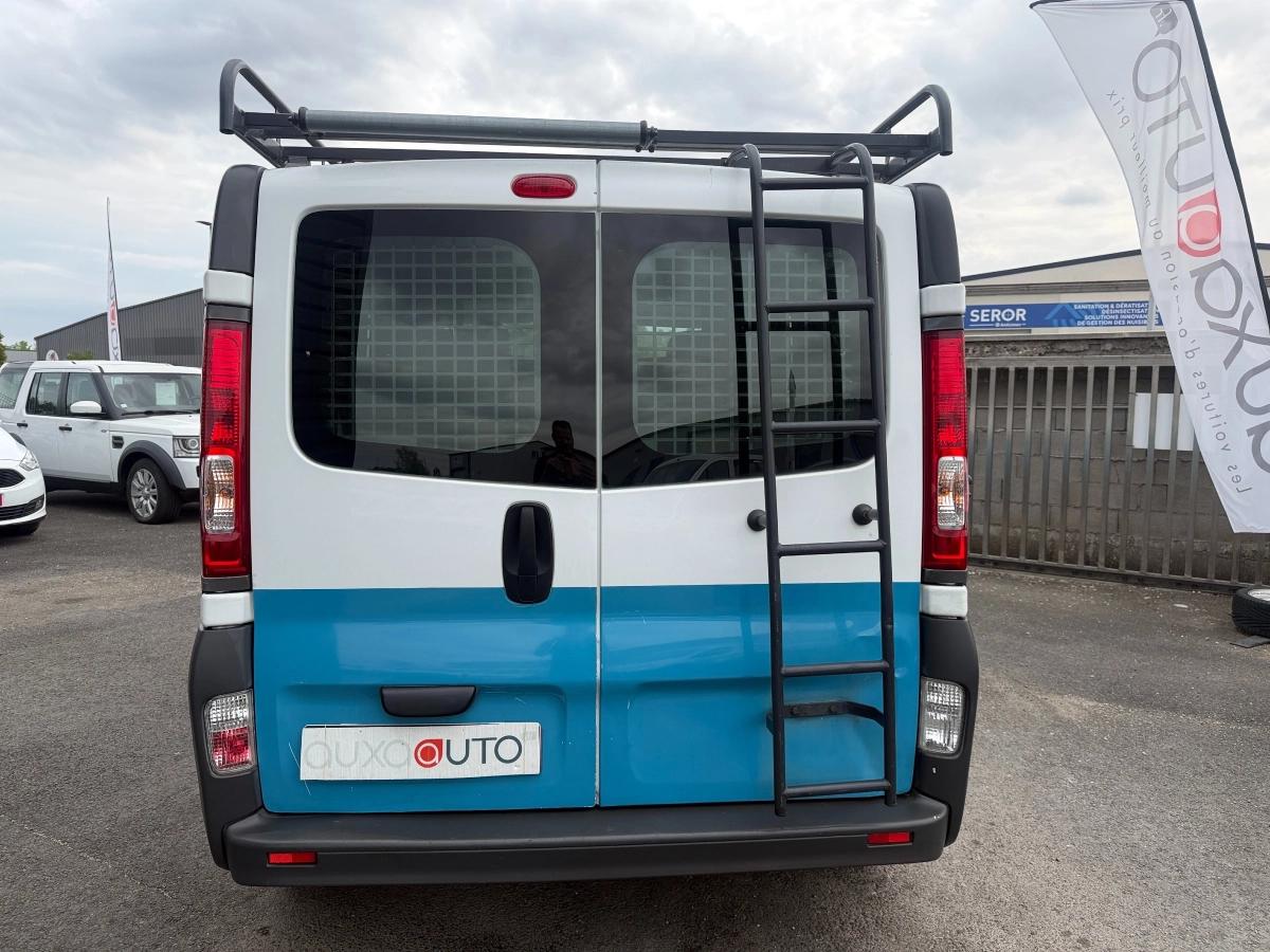 Renault Trafic Vu FOURGON 2.0 DCI 90 L1H1 2010 - vue 3