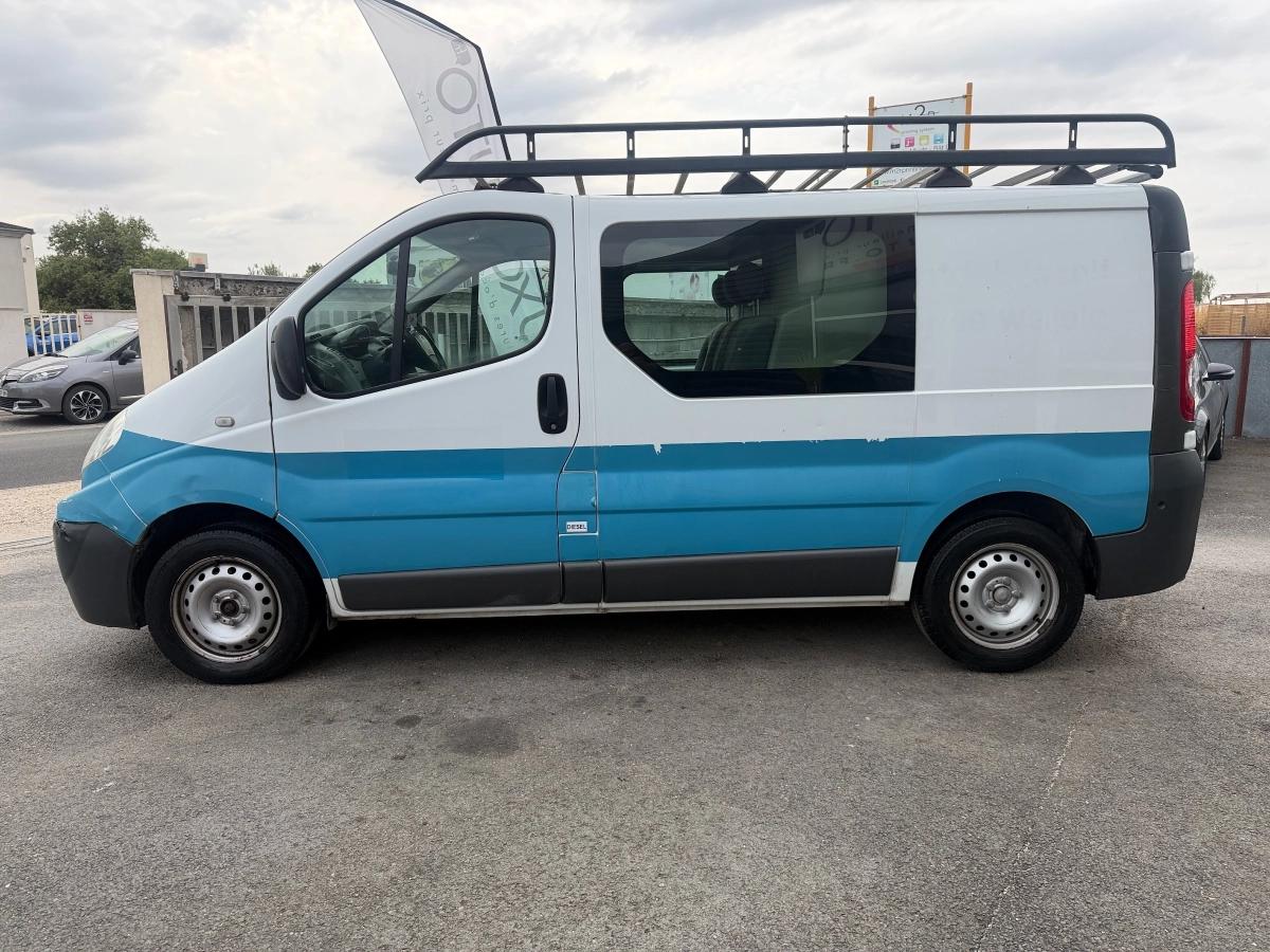 Renault Trafic Vu FOURGON 2.0 DCI 90 L1H1 2010 - vue 4