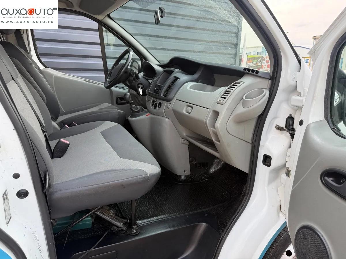 Renault Trafic Vu FOURGON 2.0 DCI 90 L1H1 2010 - vue 10