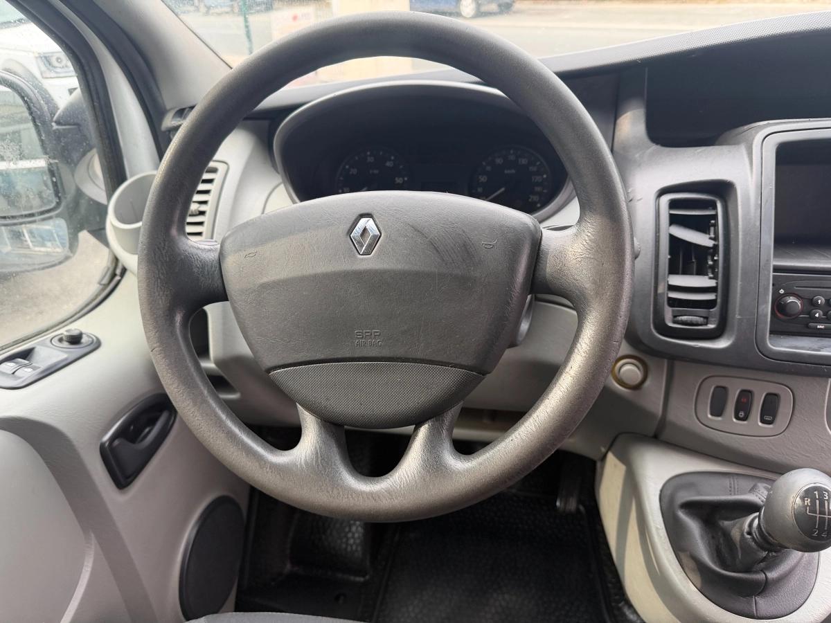 Renault Trafic Vu FOURGON 2.0 DCI 90 L1H1 2011 - vue 10