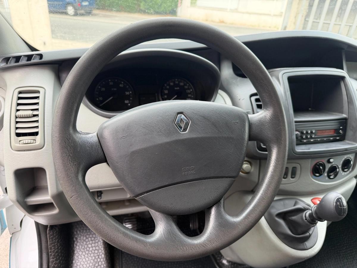Renault Trafic Vu FOURGON 2.0 DCI 90 L1H1 2011 - vue 14