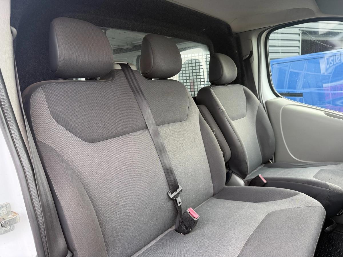 Renault Trafic Vu FOURGON 2.0 DCI 90 L1H1 2011 - vue 16