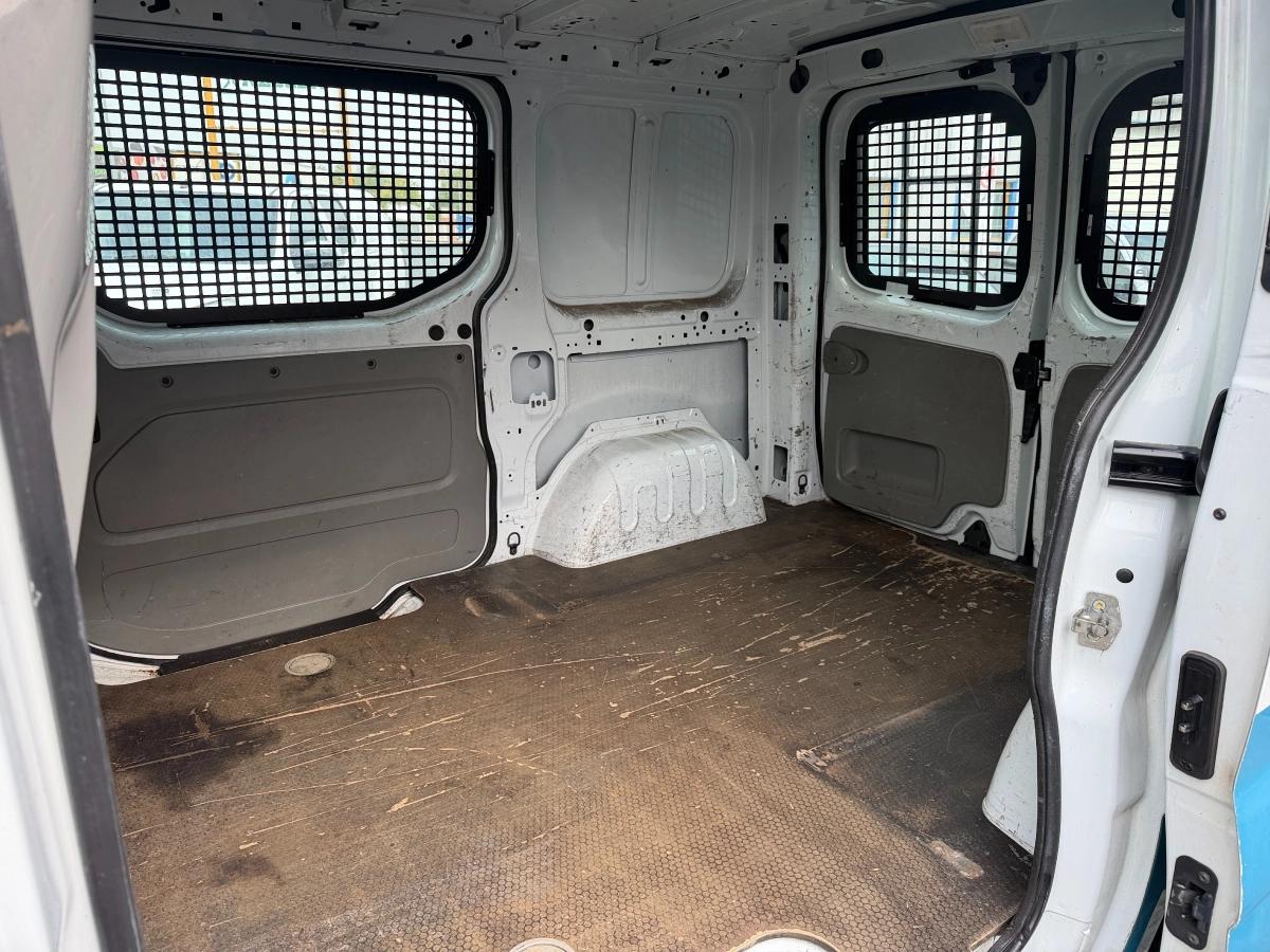 Renault Trafic Vu FOURGON 2.0 DCI 90 L1H1 2011 - vue 17