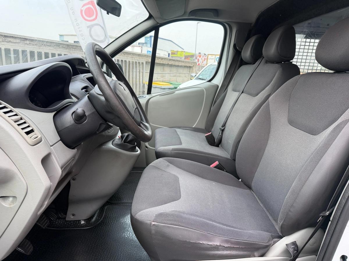 Renault Trafic Vu FOURGON 2.0 DCI 90 L1H1 2011 - vue 18