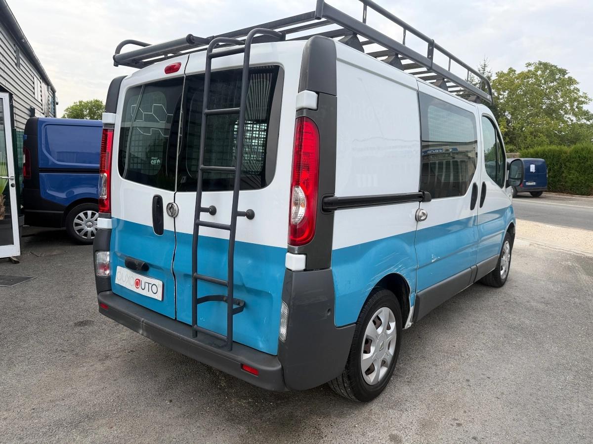 Renault Trafic Vu FOURGON 2.0 DCI 90 L1H1 2011 - vue 2