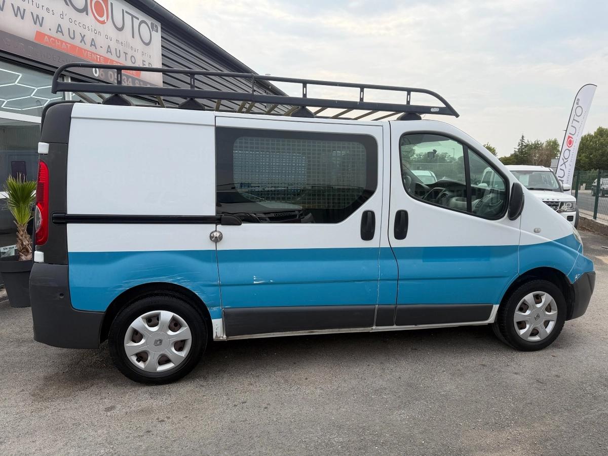 Renault Trafic Vu FOURGON 2.0 DCI 90 L1H1 2011 - vue 3