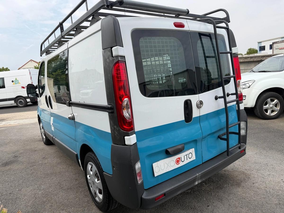 Renault Trafic Vu FOURGON 2.0 DCI 90 L1H1 2011 - vue 4
