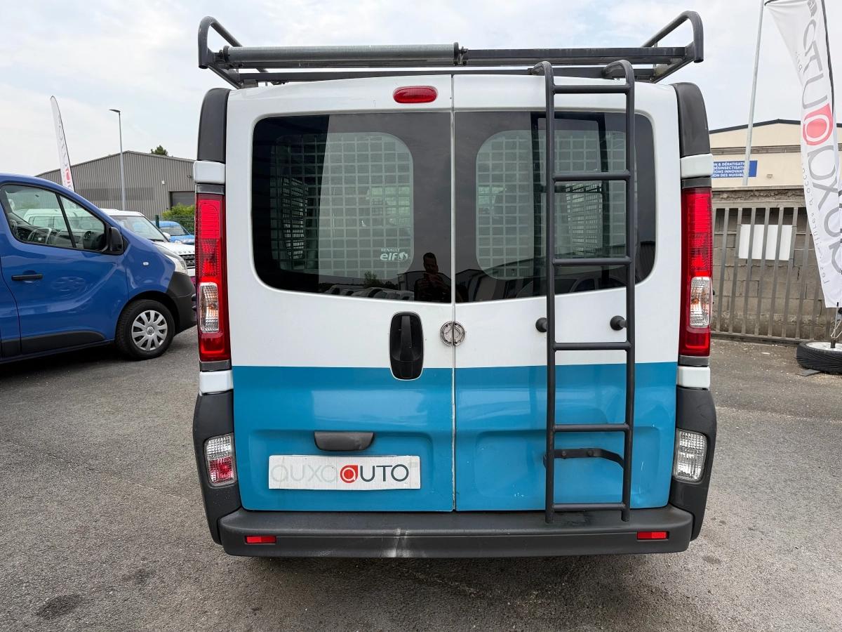 Renault Trafic Vu FOURGON 2.0 DCI 90 L1H1 2011 - vue 6