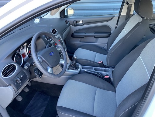 Ford Focus Clipper 1.6 TDCI 90 Ch 2010 - vue 4