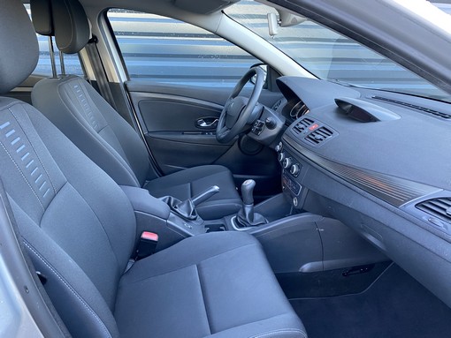 Renault Megane 1.5 DCI 90 Ch 2010 - vue 4