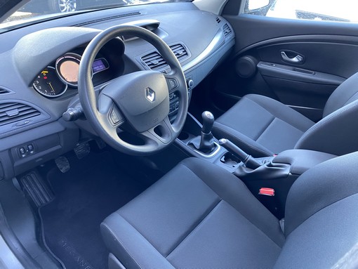 Renault Megane 1.5 DCI 90 Ch 2010 - vue 7