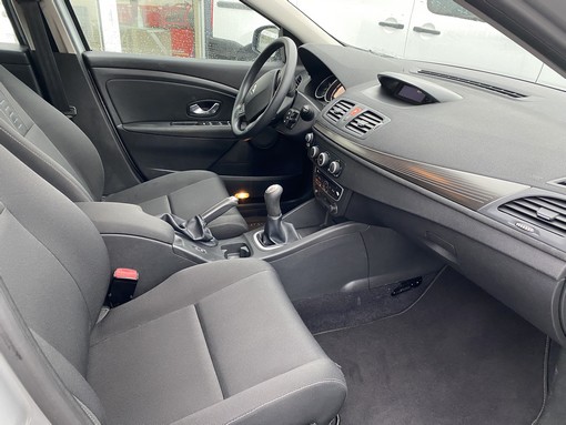 Renault Megane 1.5 DCI 90 Ch 2009 - vue 4