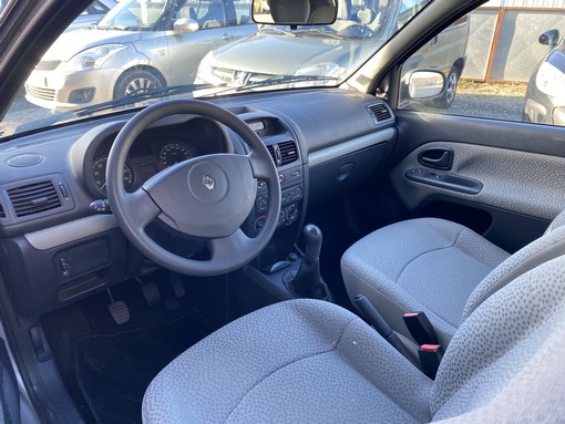 Renault Clio 1.5 DCI 65ch campus 2006 - vue 7