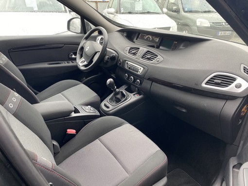 Renault Grand Scenic 1.5 DCI 110 Ch 2013 - vue 5