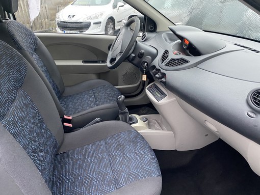 Renault Twingo 1.5 DCI 65 Ch 2010 - vue 4