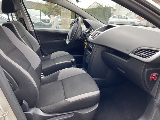 Peugeot 207 1.4 HDI 70ch 2008 - vue 3