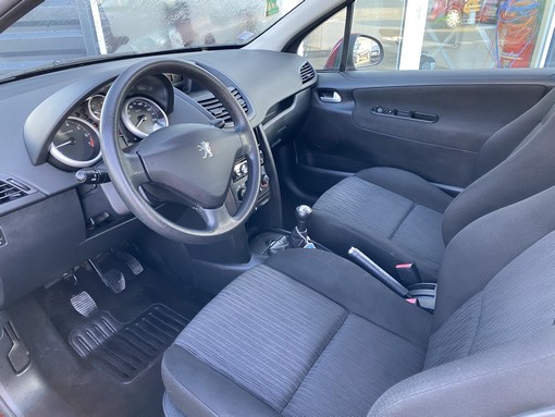 Peugeot 207 1.4 75 Ch 2009 - vue 5
